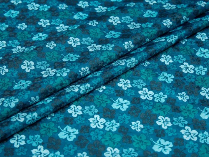 Fabraic líneáil chlóite: Comhleá stíl, feidhmiúlacht, agus inbhuanaitheacht