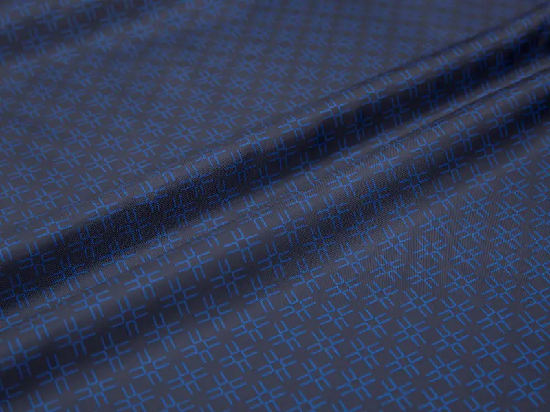 Cén fáth ar féidir le fabraicí líneáil leathair a gcuid snas agus uigeacht a choinneáil ar feadh i bhfad?