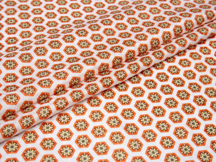 Cén fáth go bhfuil fabraic líneáil chlóite poileistir-poileistear Jacquard an chéad rogha le haghaidh líneálacha ardleibhéil?